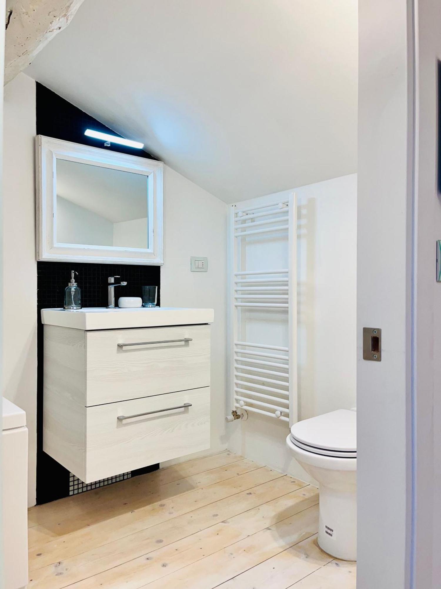 Riverside Loft Navigli - Spacious Two-Bedroom Apartment Milano Ngoại thất bức ảnh
