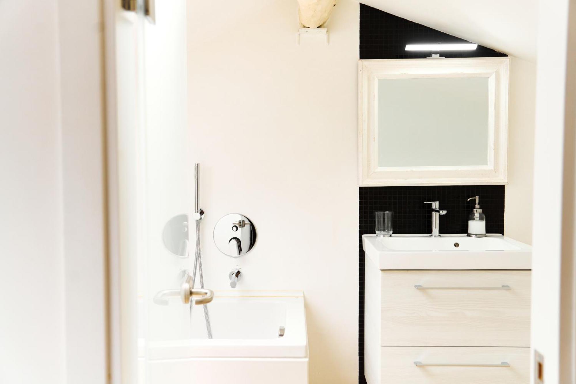 Riverside Loft Navigli - Spacious Two-Bedroom Apartment Milano Ngoại thất bức ảnh