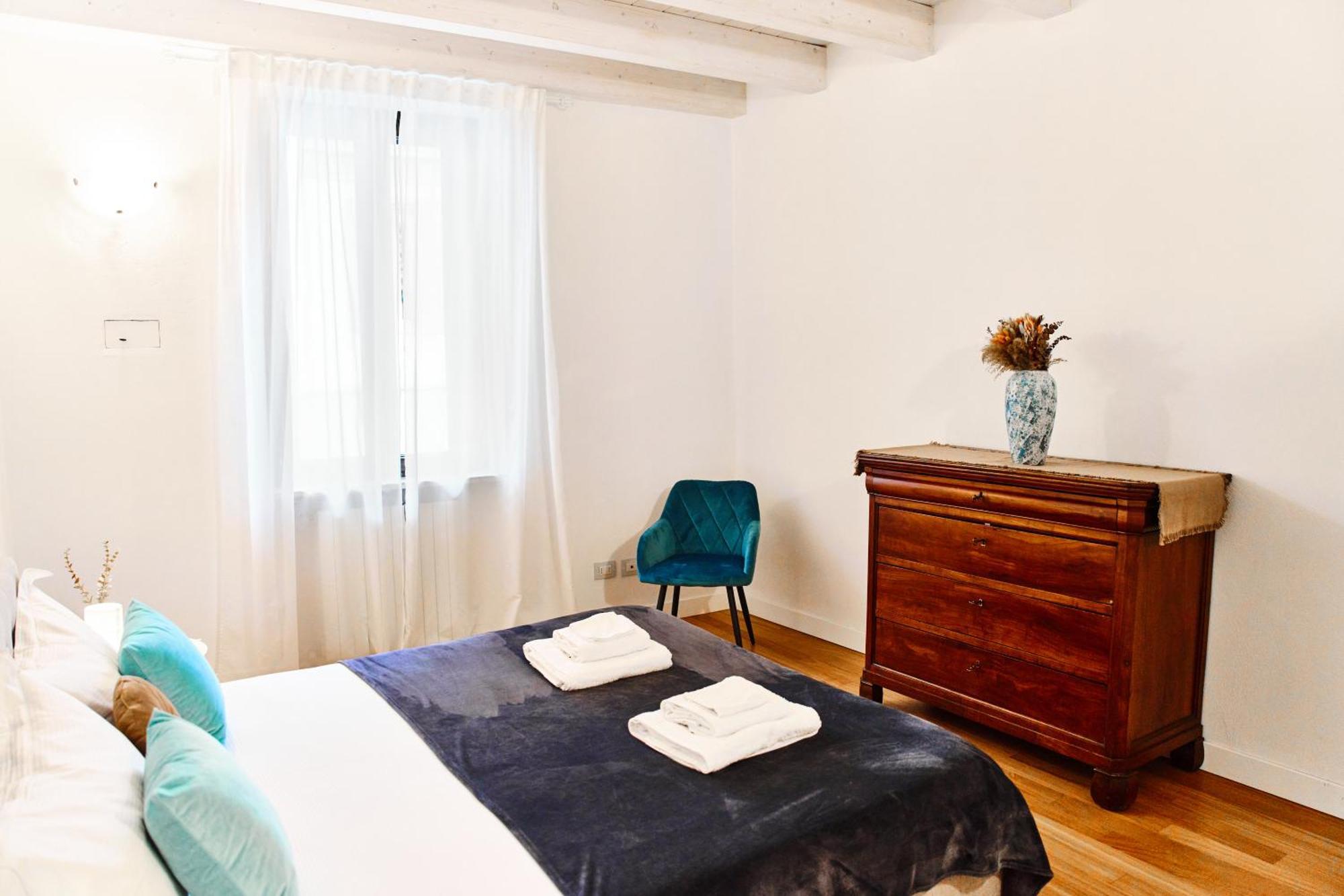 Riverside Loft Navigli - Spacious Two-Bedroom Apartment Milano Ngoại thất bức ảnh